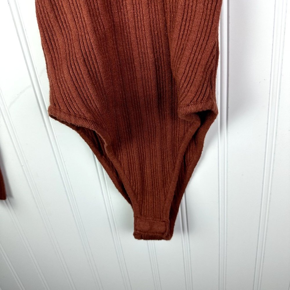 Lulu's Ribbed Long sleeve Bodysuit Size XS Rust Color - Picture 3 of 4